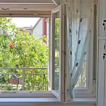 Garden Apartment *